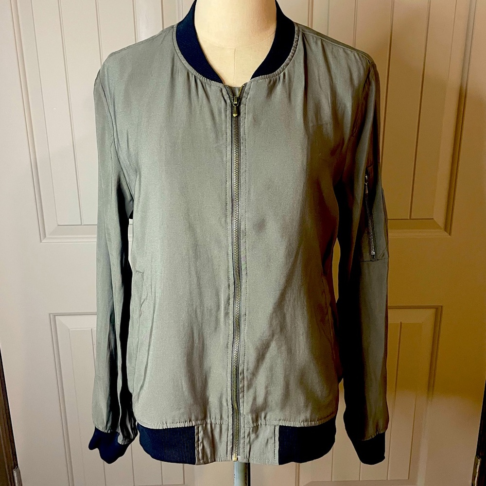 Zip Front Top